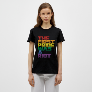 T-Shirt First Pride Riot tailliert